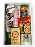 Подарунковий набір з салямі з оливкою,кавою,пінкою та продуктами